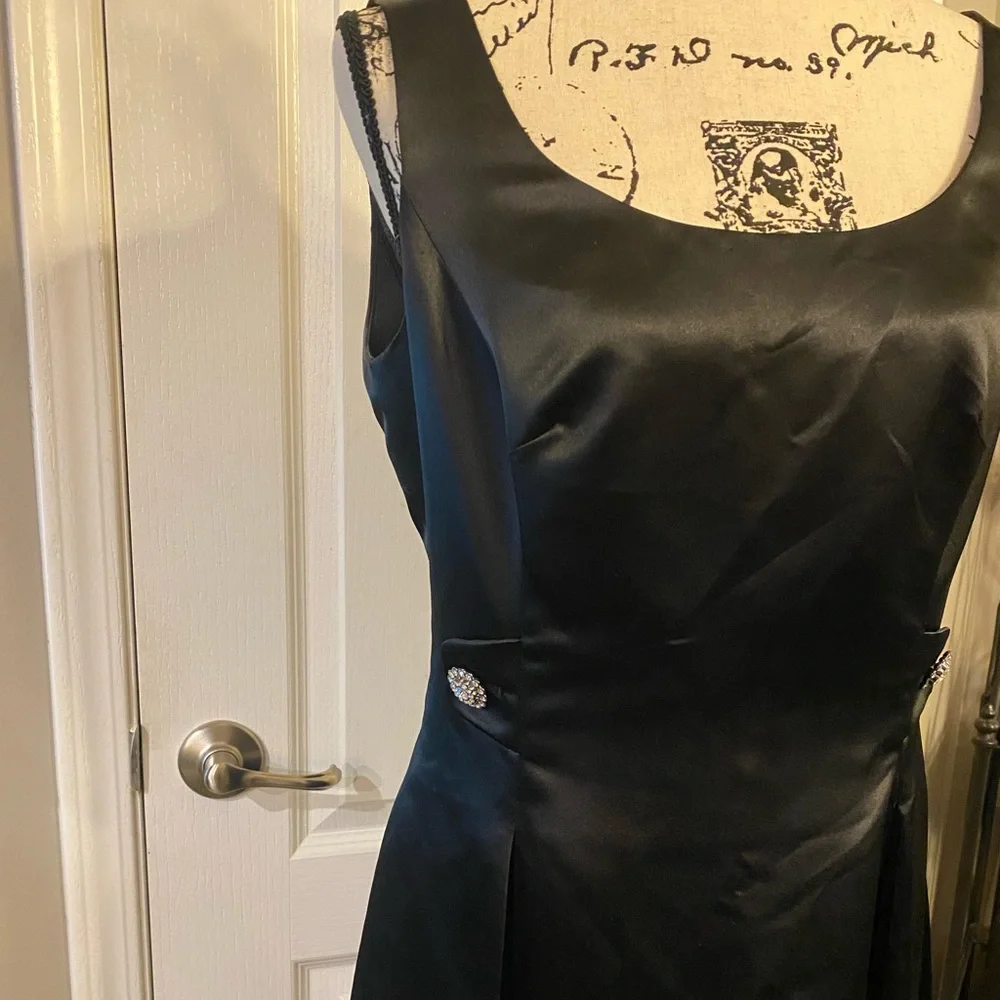 Black satin cocktail dress - Picture 4 of 5